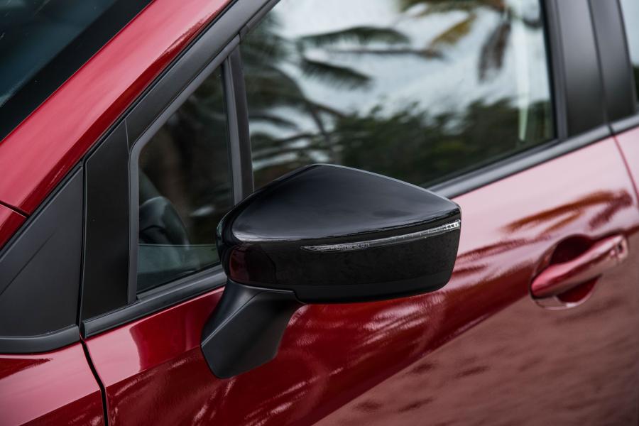 Детали экстерьера Nissan Versa SR 2019 года  (NA) (фото 9 из 15)